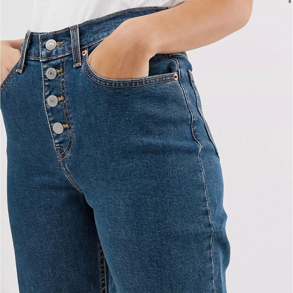 Womens Levi’s the mom jean high waisted button fly like new 80’s tapered ankle - Picture 4 of 11
